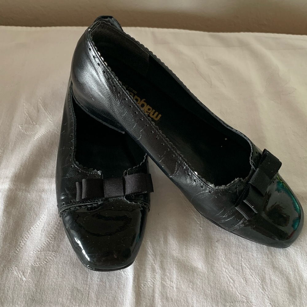Magdesians Black Leather  Flats - 7 Wide